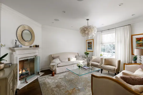 106 Highland AVE, Toronto C09, ON M4W 2A6