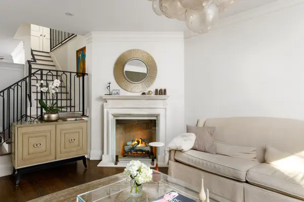 106 Highland AVE, Toronto C09, ON M4W 2A6