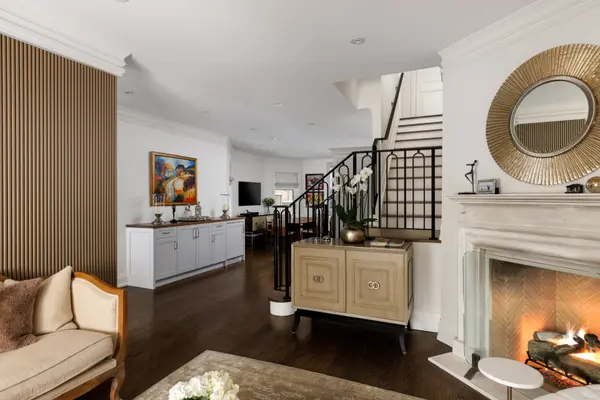 106 Highland AVE, Toronto C09, ON M4W 2A6