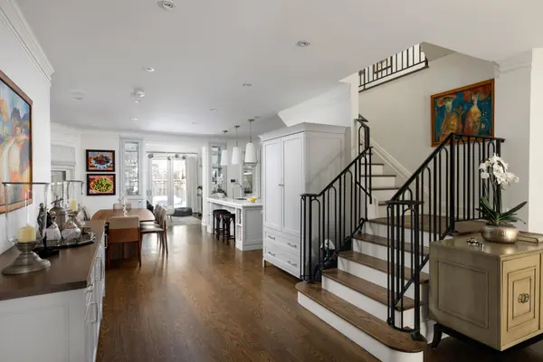 106 Highland AVE, Toronto C09, ON M4W 2A6