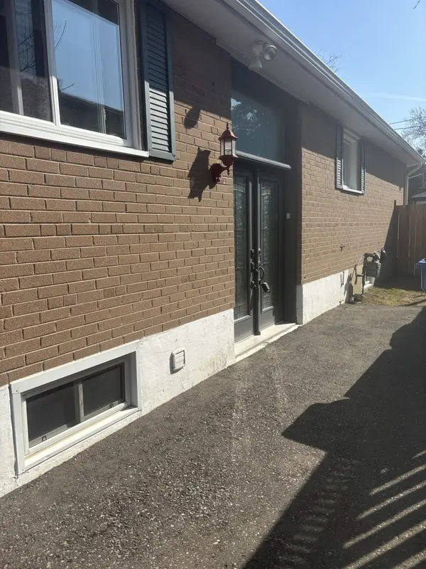 3 Huron CT #Bsmt, Aurora, ON L4G 2X7