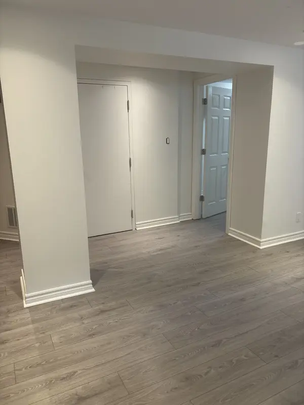 3 Huron CT #Bsmt, Aurora, ON L4G 2X7