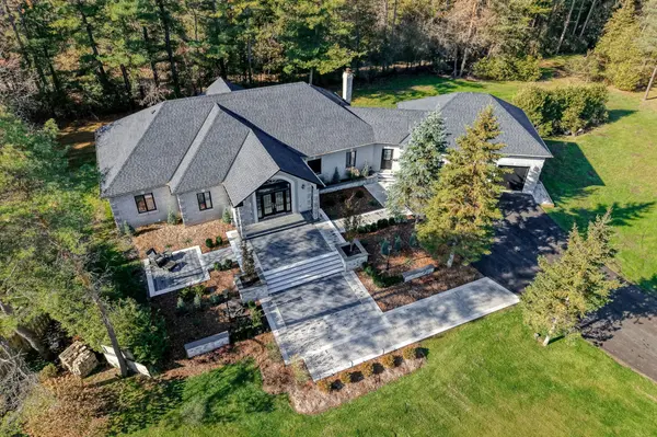 2 Gooseberry LN, Uxbridge, ON L9P 1X2