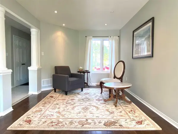 22 Rush RD, Aurora, ON L4G 7G3