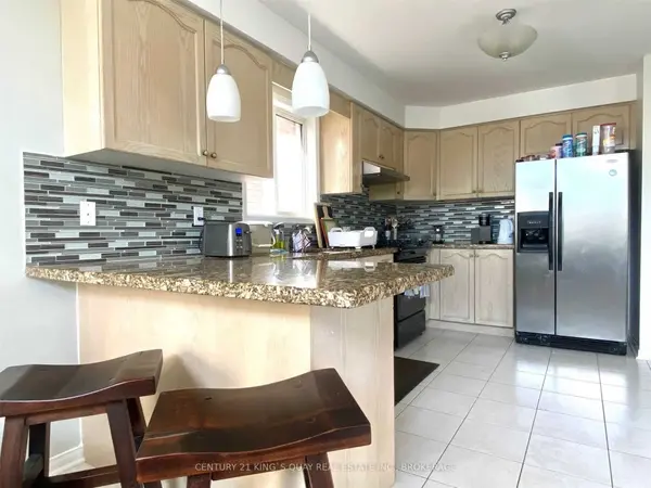 22 Rush RD, Aurora, ON L4G 7G3