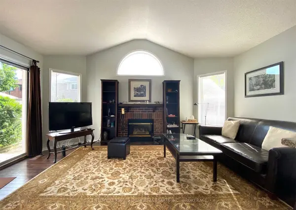 22 Rush RD, Aurora, ON L4G 7G3