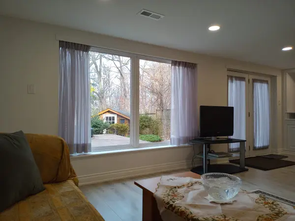 100 Grandview AVE #Bsmt, Markham, ON L3T 1H6