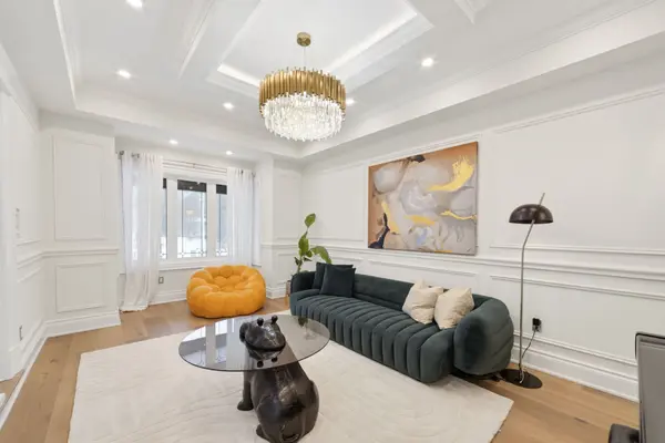 1109 Secretariate RD, Newmarket, ON L3X 1M4