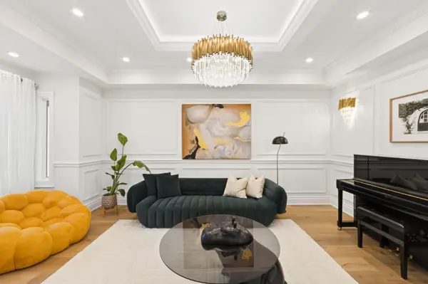 1109 Secretariate RD, Newmarket, ON L3X 1M4