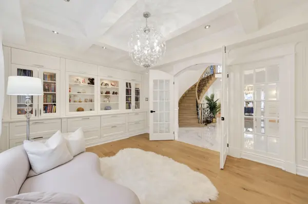 1109 Secretariate RD, Newmarket, ON L3X 1M4