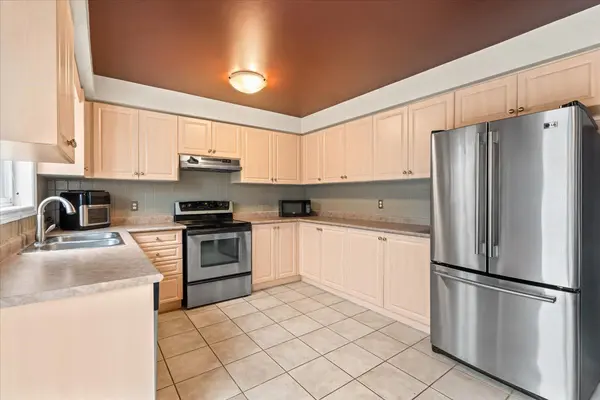 7 Michael CRES, Barrie, ON L4M 6Y9