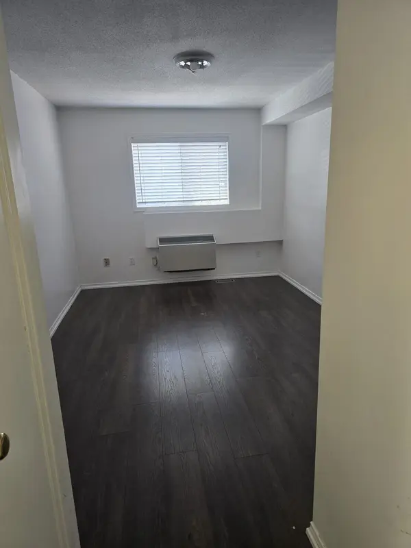 120 Bell Farm RD #210, Barrie, ON L4M 6J2