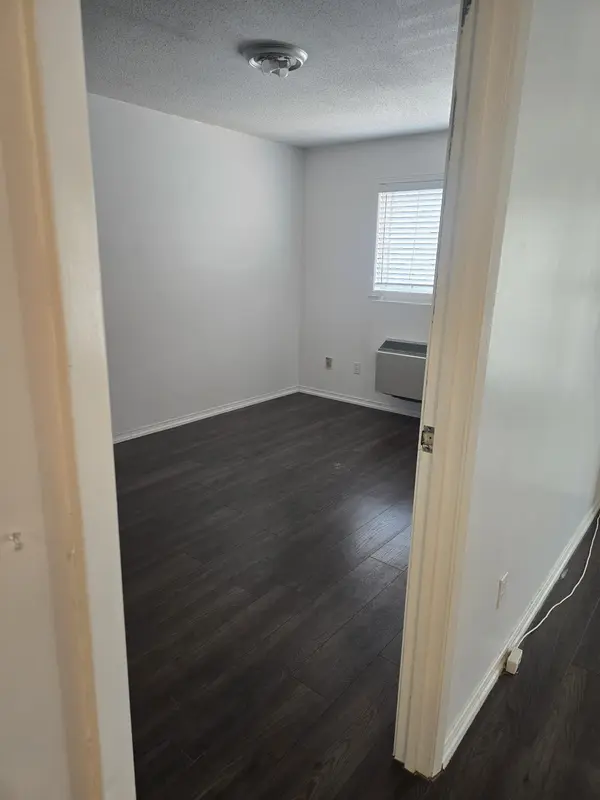 120 Bell Farm RD #210, Barrie, ON L4M 6J2