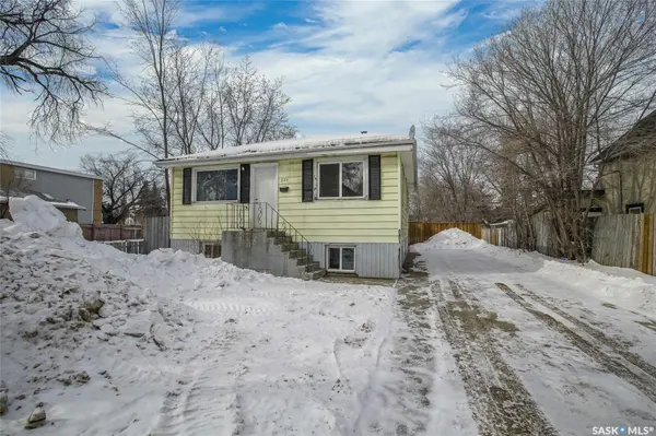 327 Q AVENUE S, Saskatoon, SK S7M 2Y2
