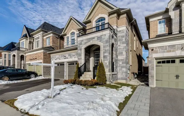19 Dancing Waters RD, Brampton, ON L6Y 6B5