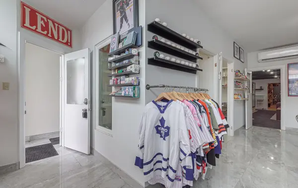 325 Weston RD #7C, Toronto W02, ON M6N 4Z9