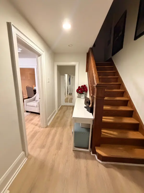 30 Bowie AVE, Toronto W04, ON M6E 2P1