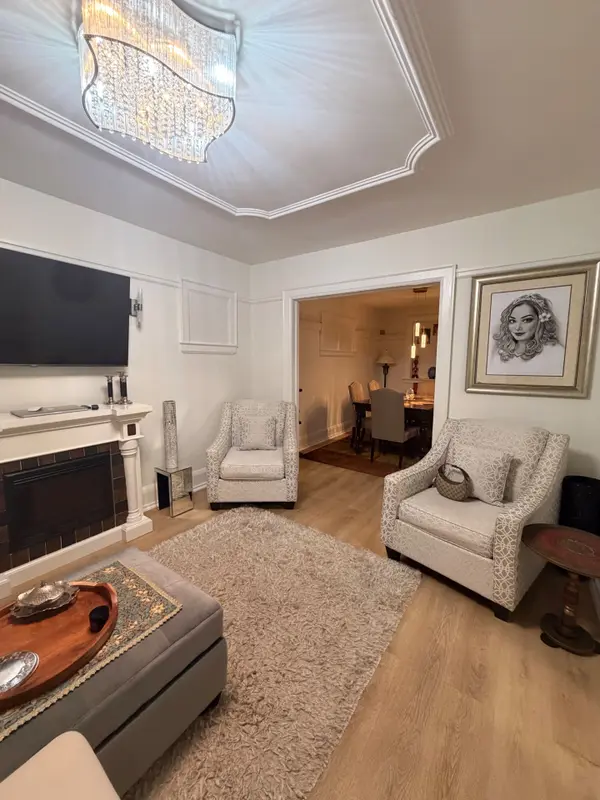 30 Bowie AVE, Toronto W04, ON M6E 2P1