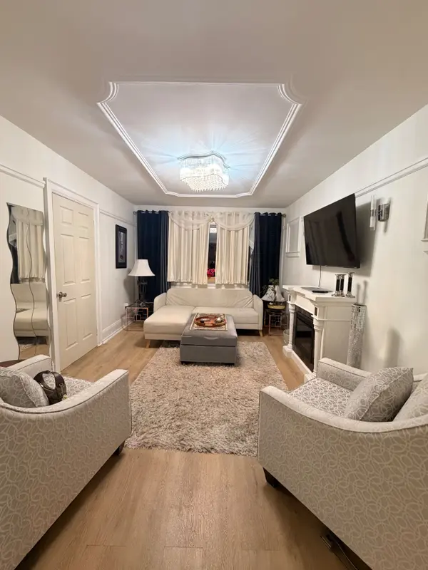 30 Bowie AVE, Toronto W04, ON M6E 2P1