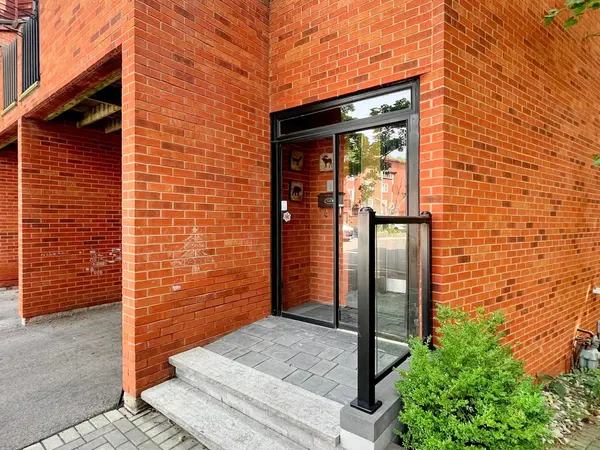 1222 Cornerbrook PL, Mississauga, ON L5C 3J4