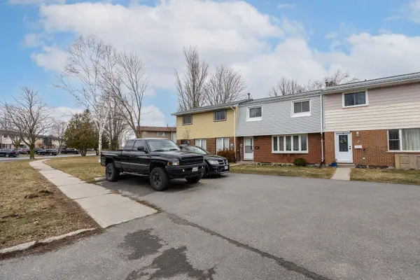 9 Winchester DR #5, Greater Napanee, ON K7R 3P9
