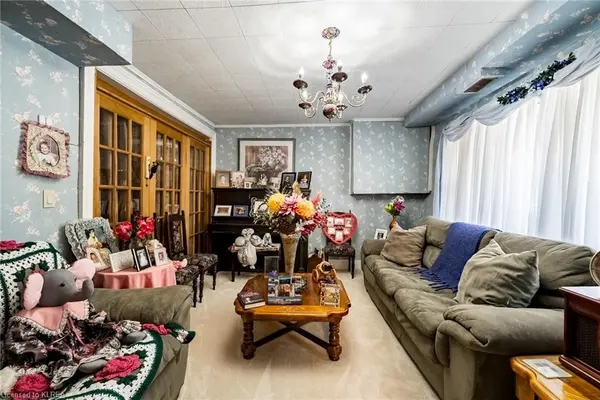 37 Sussex ST N, Kawartha Lakes, ON K9V 4H6