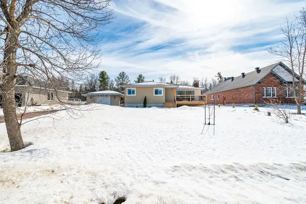 11 Irene ST, Laurentian Valley, ON K8A 7M2