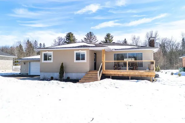 11 Irene ST, Laurentian Valley, ON K8A 7M2