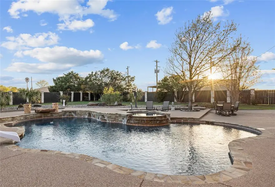 6925 Sky Road, Joshua, TX 76058