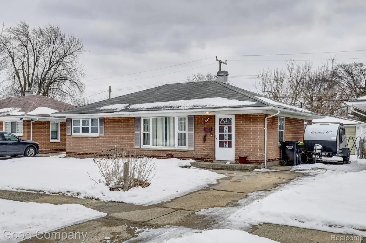 1176 E Kalama AVE, Madison Heights, MI 48071