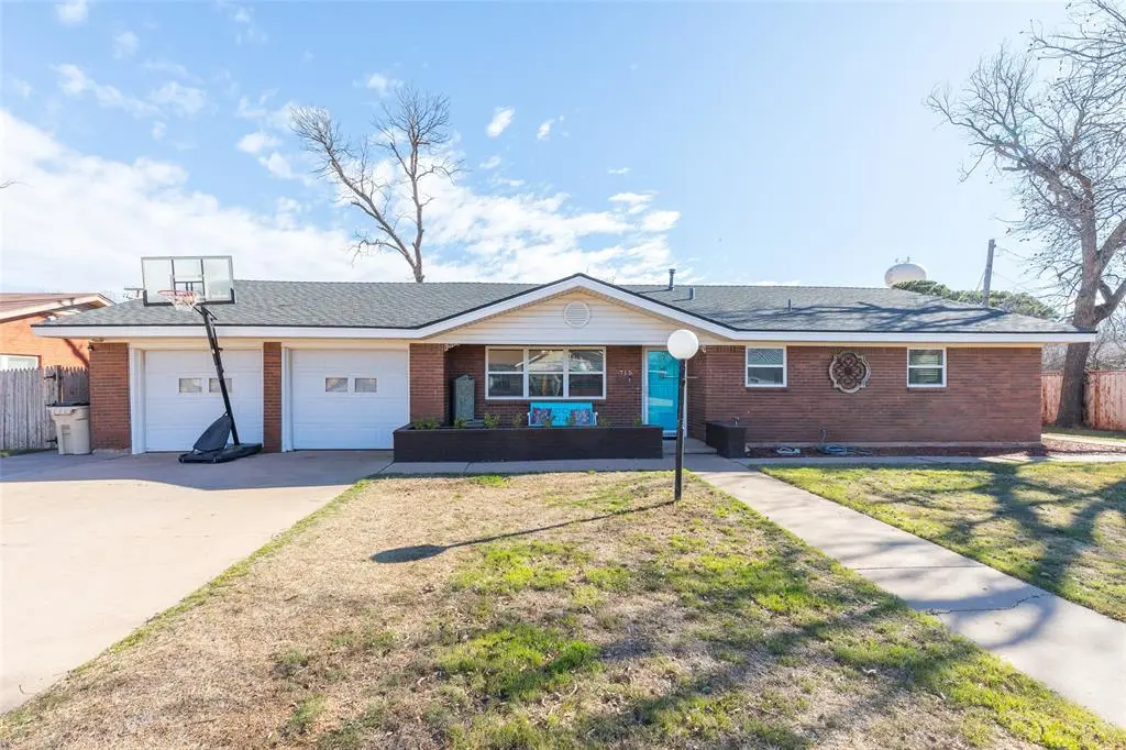 715 Avenue J, Anson, TX 79501