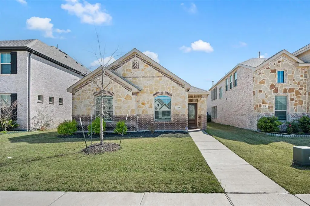 1216 Western Yarrow Avenue, Justin, TX 76247