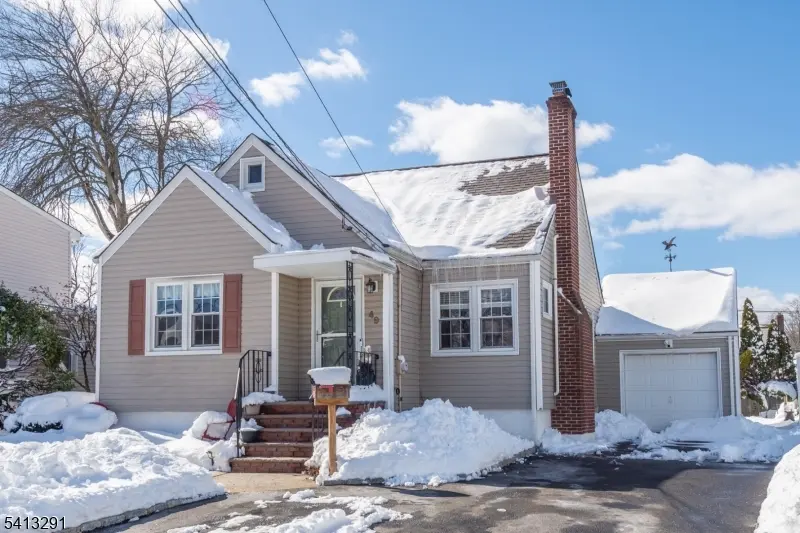 49 Locust Dr, Kenilworth Boro, NJ 07033