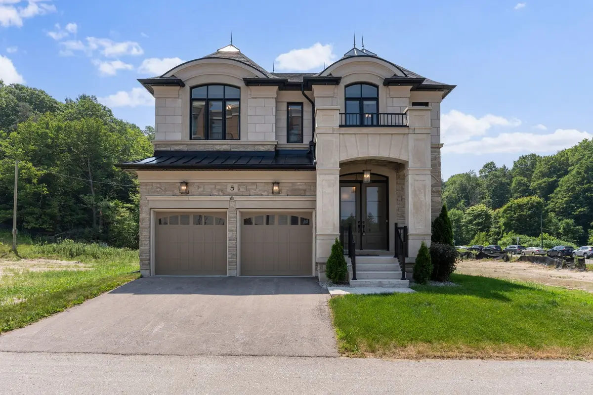 5 Phila LN, Aurora, ON L4G 4A1