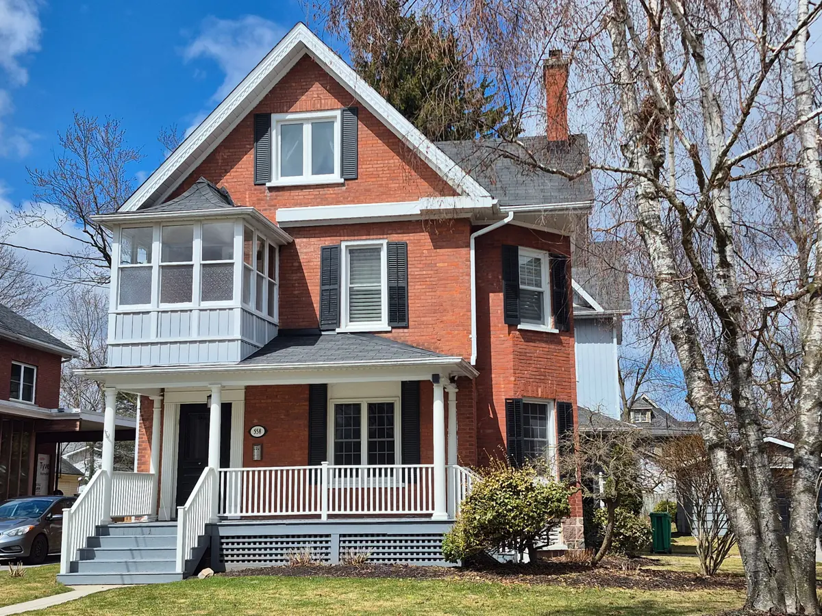 558 Gilmour ST, Peterborough, ON K9H 2K2