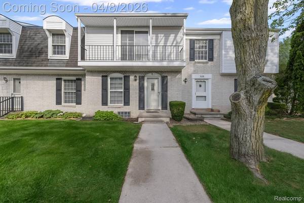 121 Stratford LN, Rochester Hills, MI 48309