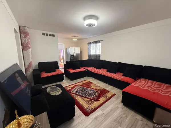 4932 Pelham ST, Dearborn Heights, MI 48125