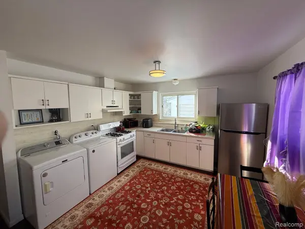 4932 Pelham ST, Dearborn Heights, MI 48125