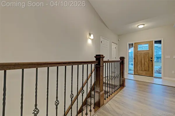 690 Willow Lake CT, Oxford Charter Township, MI 48371