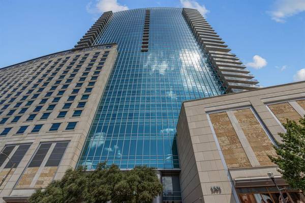 1301 Throckmorton Street #2402,  Fort Worth,  TX 76102