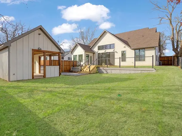 319 S Pecan Street, Bells, TX 75414