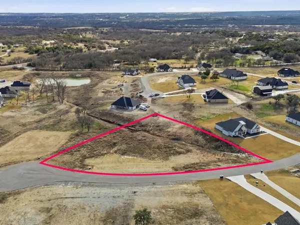 826 Wind River Pass, Azle, TX 76020