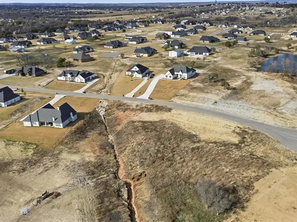 826 Wind River Pass, Azle, TX 76020