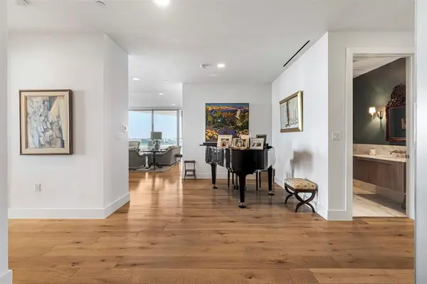 3130 N Harwood Street #1503, Dallas, TX 75201