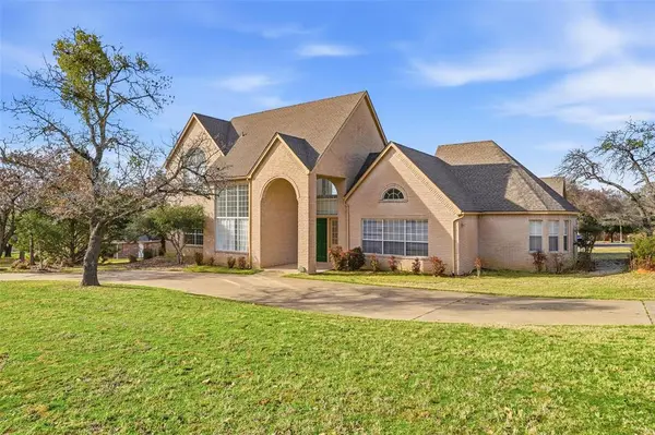 2829 Bent Oaks Drive, Burleson, TX 76028