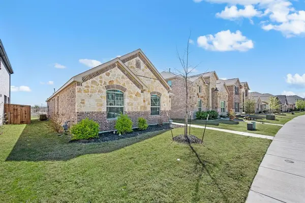 1216 Western Yarrow Avenue, Justin, TX 76247