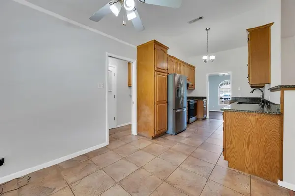 1022 Byron Lane, Arlington, TX 76012