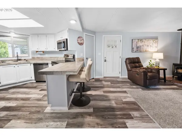 89695 Old Bog RD, Warrenton, OR 97146