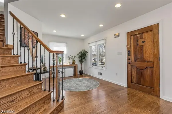 10 Tulip Ct, Kenilworth Boro, NJ 07033