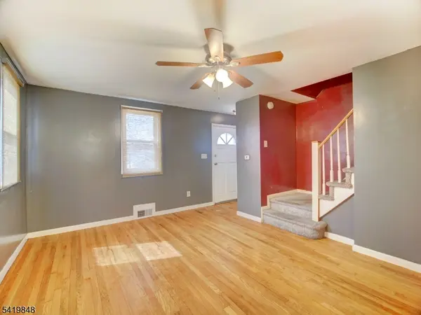 824 N Stiles St, Linden City, NJ 07036